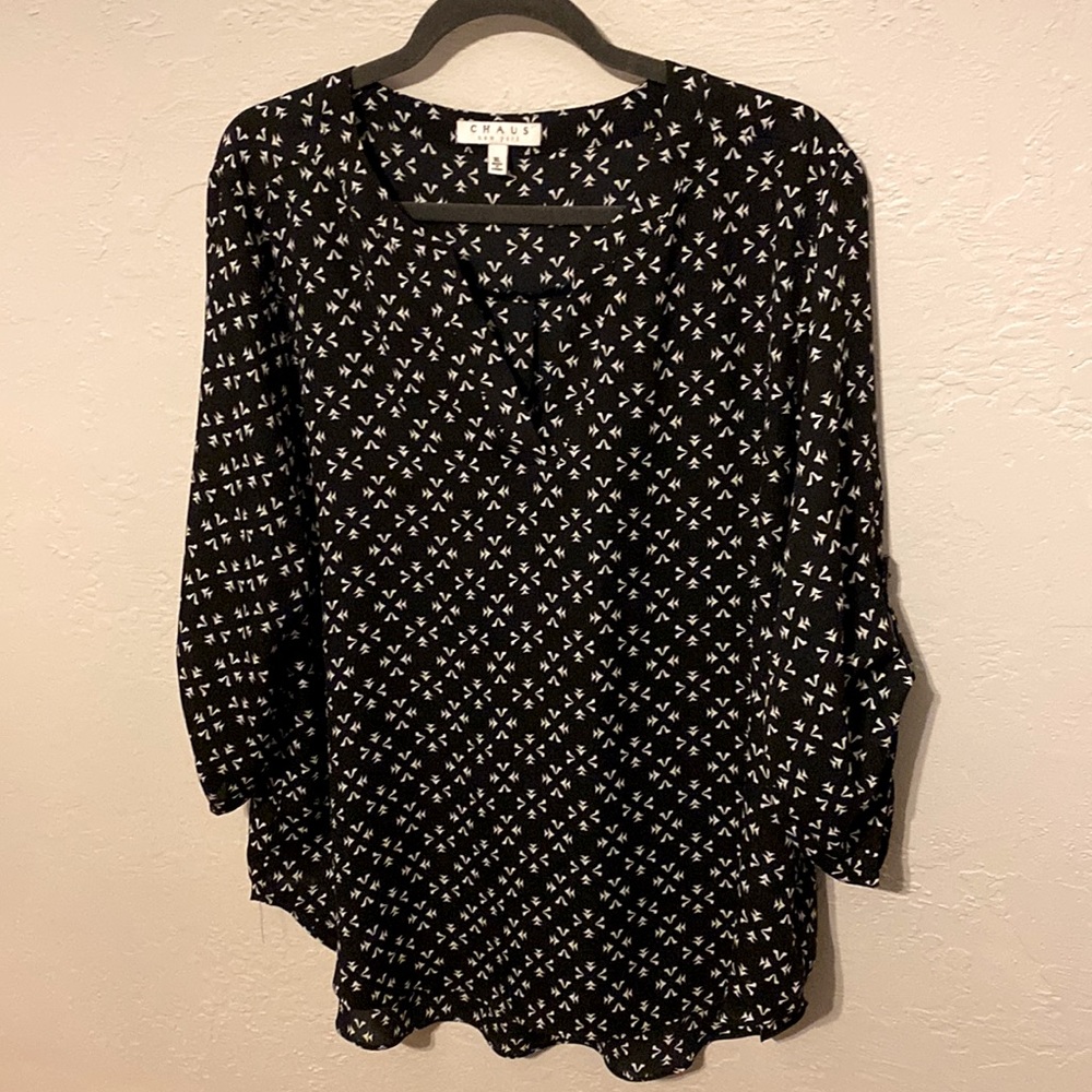 Women Top, black and white XL No tags, like new.